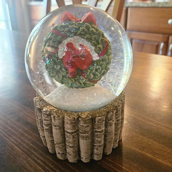 My Evergreen Cardinal in a Wreath Snowglobe - Picture 3 of 4